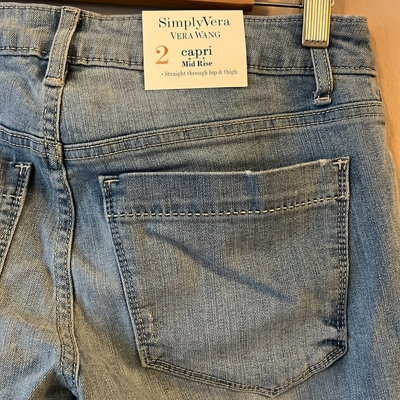 NWT Simply Vera Wang Capri Mid Rise Clear Sky Blue Roll Cuff Distressed Jeans 2 - Picture 10 of 15
